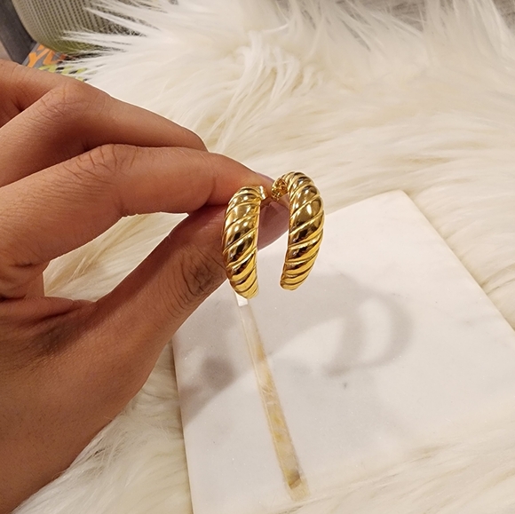 New 18k Gold Dome Earrings! - Picture 3 of 6